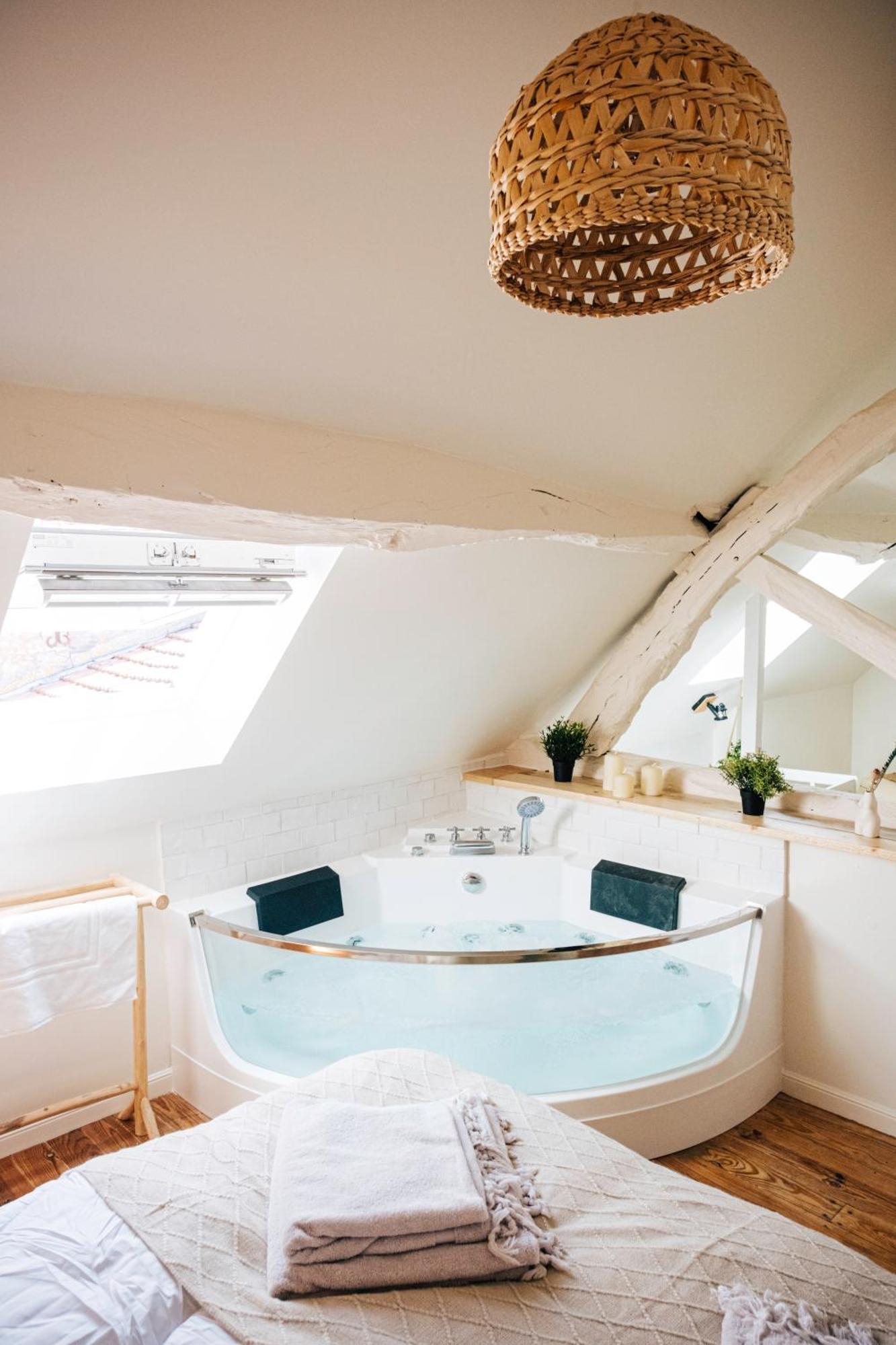 Loveroom Du Perche : Maison Avec Balneo Moulins-la-Marche ภายนอก รูปภาพ
